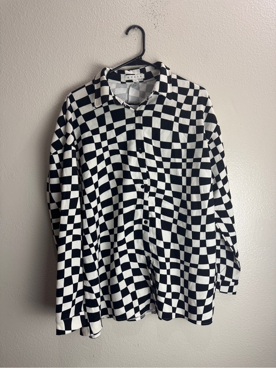 Tops - HYFVE Checkered Button Up Shirt Size Medium